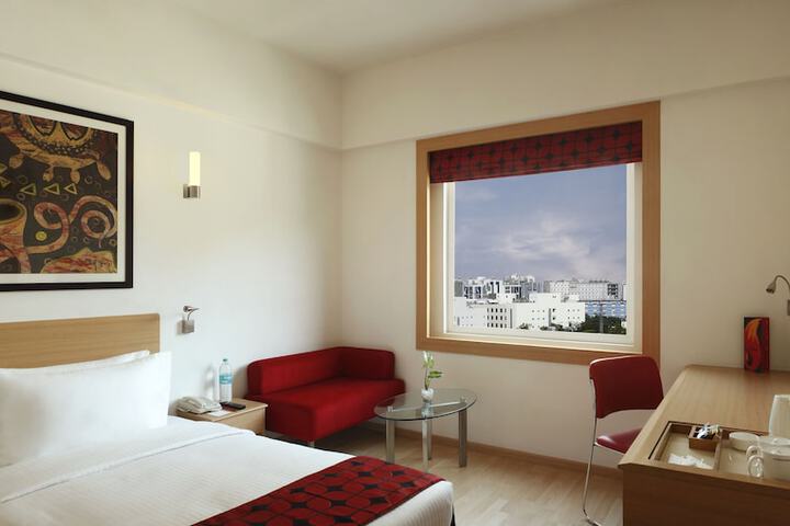 Room 13 of 25