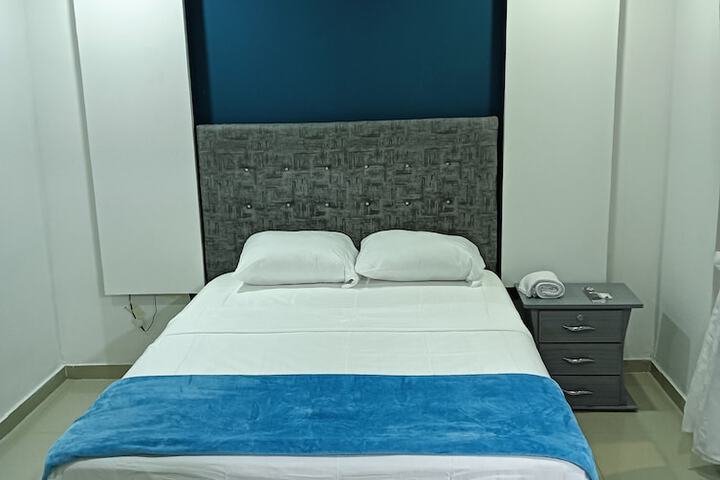 Room 27 of 40