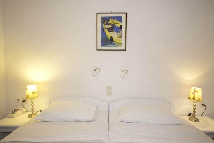 Room 27 of 107