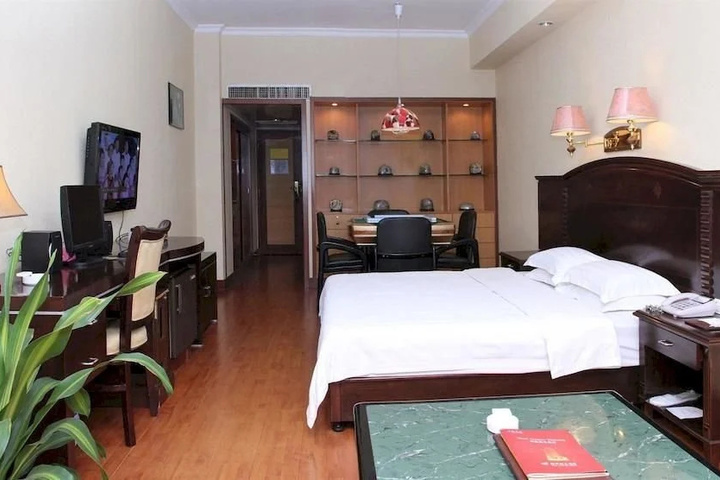 Room 4 of 10