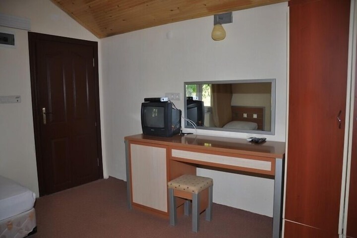 Room 8 of 10