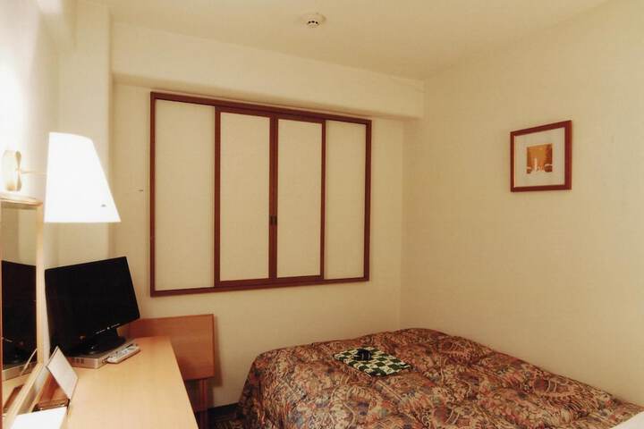 Room 11 of 33