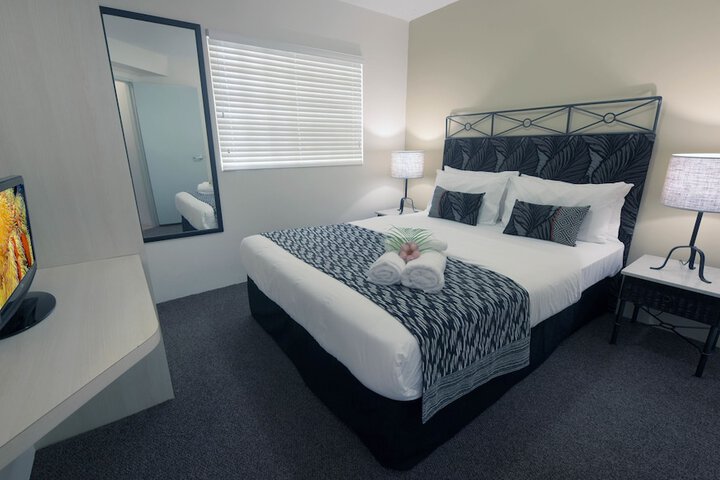 Room 4 of 32