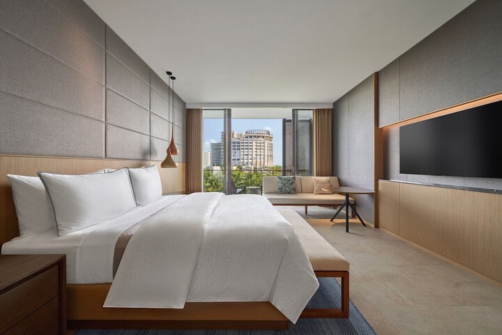 Room 14 of 320
