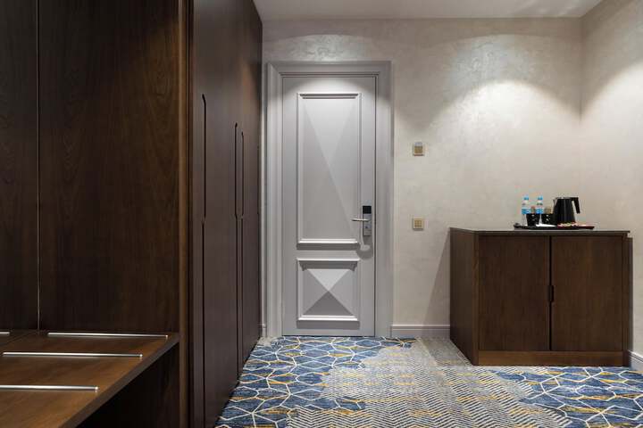 Room 34 of 114