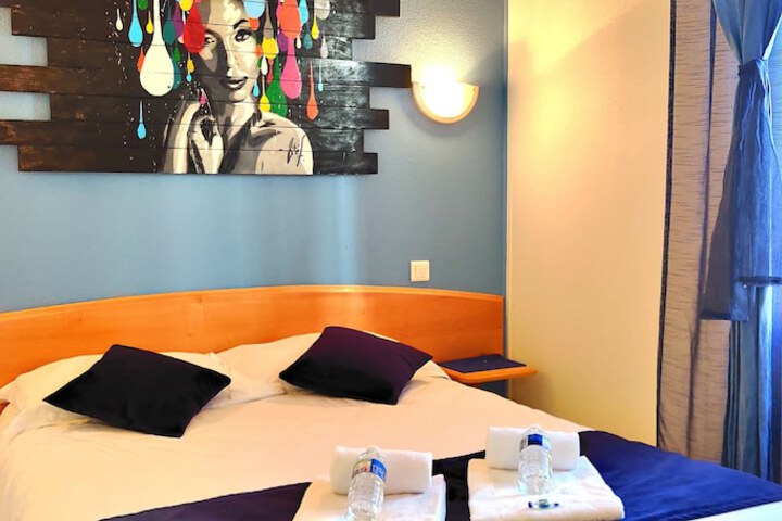 Room 17 of 34
