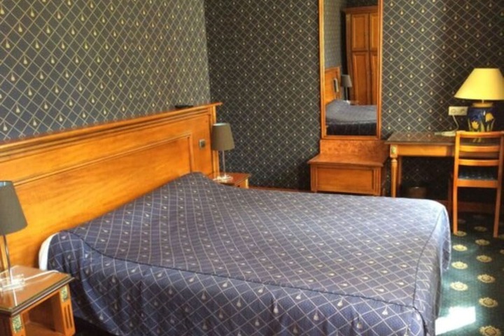 Room 11 of 38