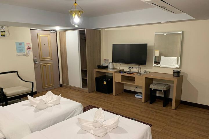 Room 43 of 77