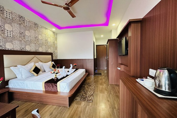 Room 9 of 25