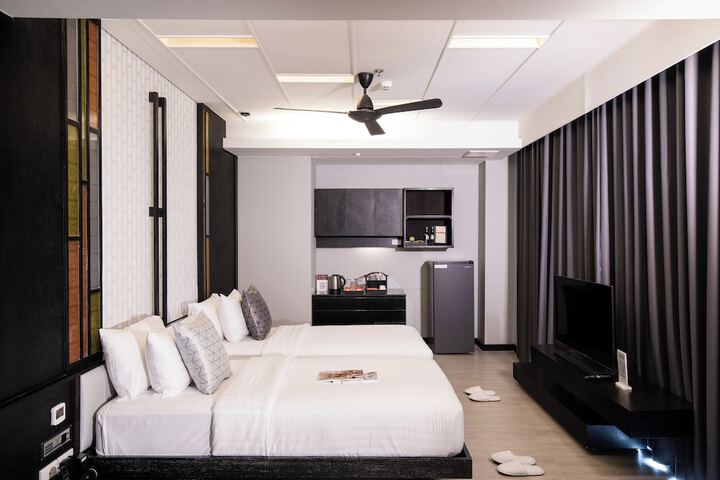 Room 15 of 93