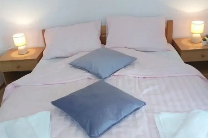 Room 5 of 17