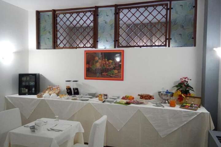 Dining 40 of 44
