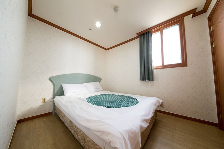 Room 28 of 30