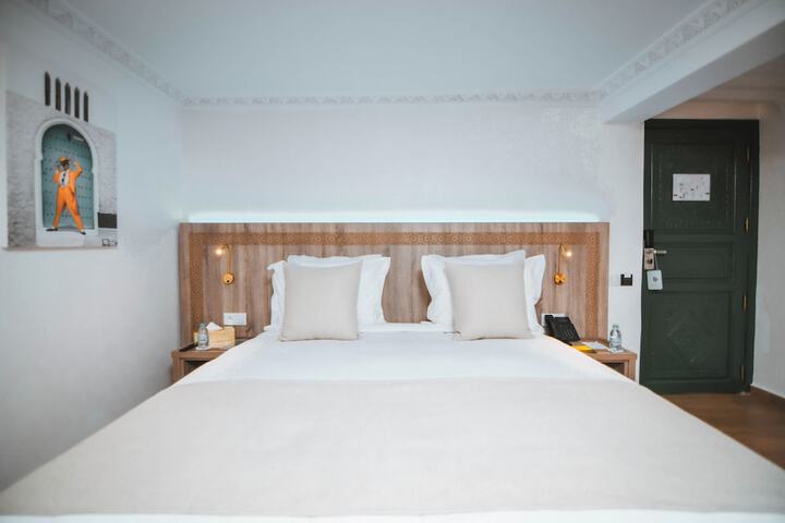 Room 28 of 105