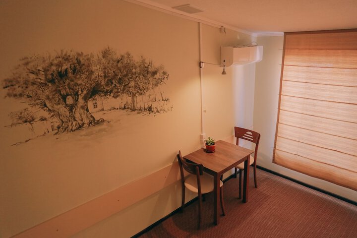 Room 9 of 13