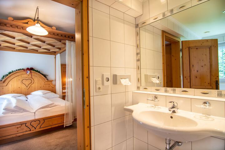Room 47 of 63