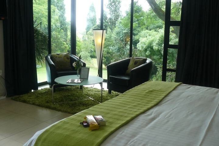 Room 4 of 7