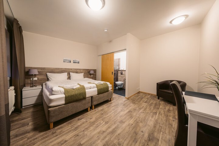 Room 10 of 72