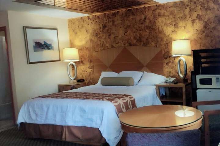 Room 5 of 12