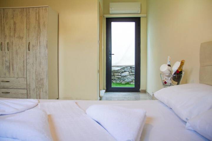 Room 8 of 14