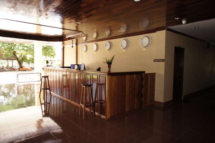 Entrance & Lobby