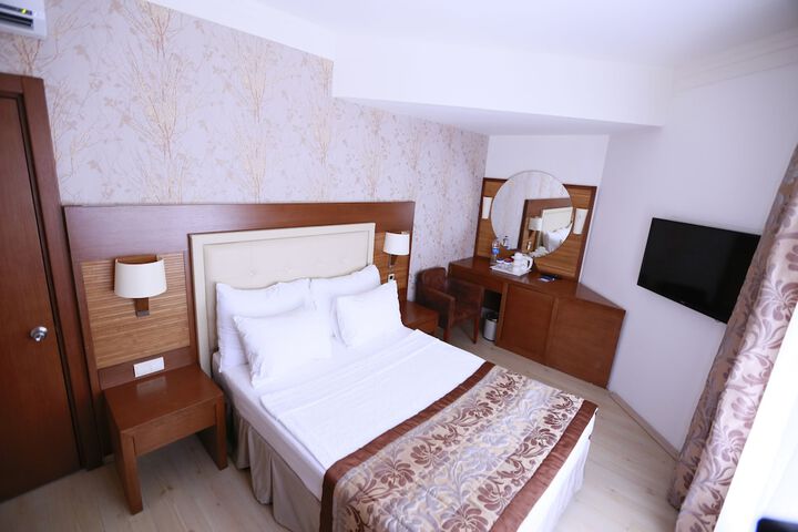 Room 11 of 32