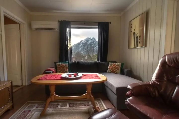 Room 6 of 7