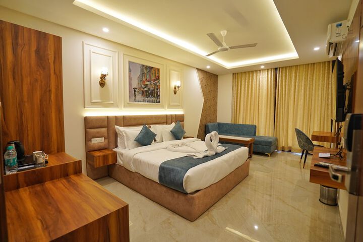 Room 12 of 21
