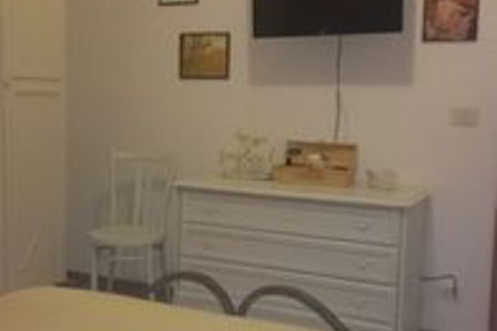 Room 4 of 7