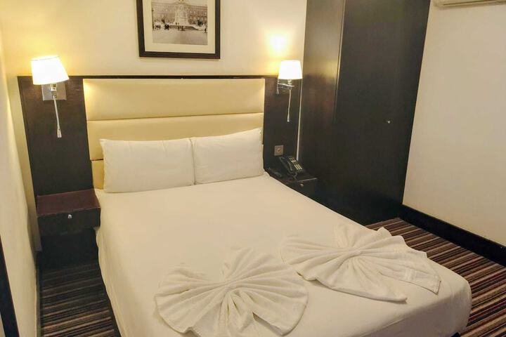 Room 48 of 79