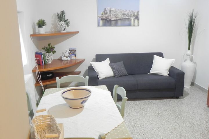 Room 6 of 25