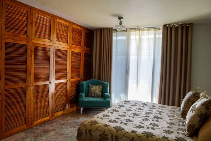 Room 6 of 84