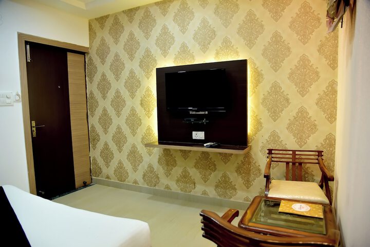 Room 17 of 37