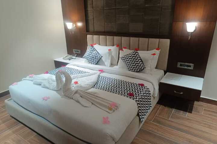 Room 13 of 38