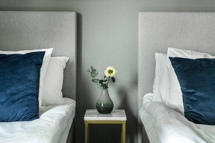 Room 7 of 32