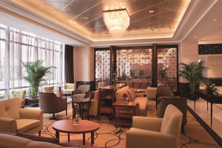 Entrance & Lobby
