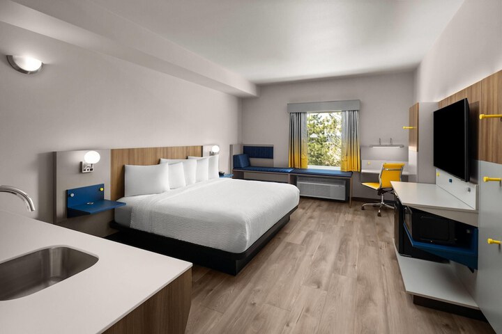 Room 8 of 40