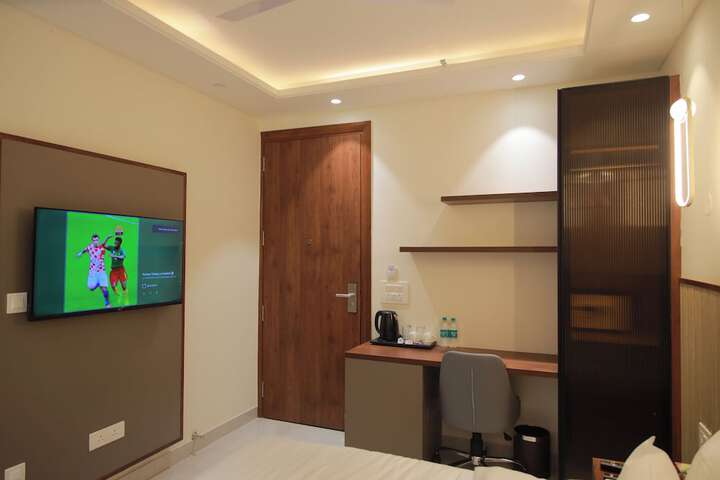 Room 18 of 36