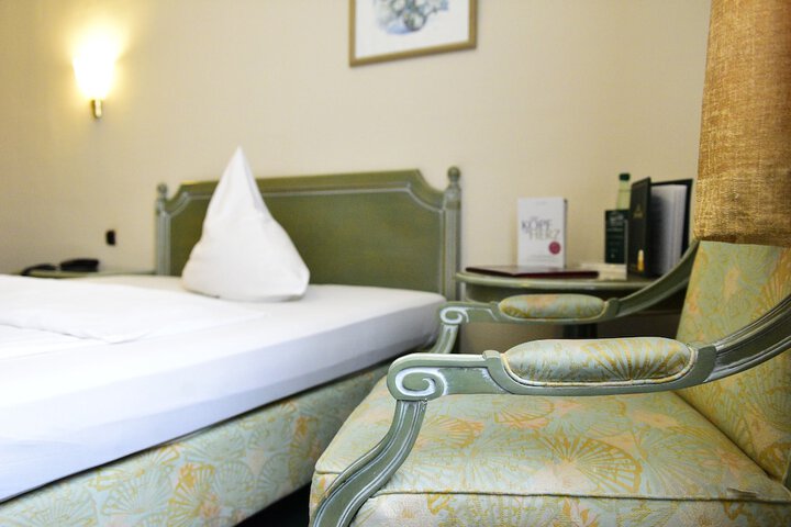 Room 7 of 53