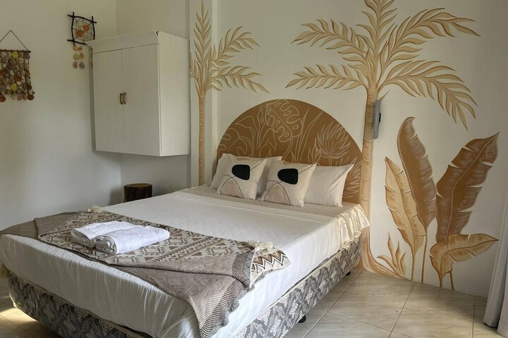 Room 7 of 33