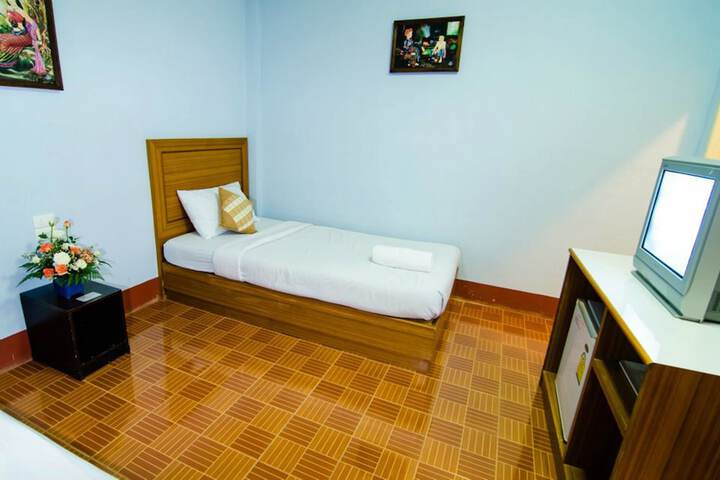 Room 10 of 29
