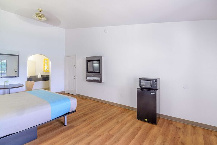 Room 10 of 29