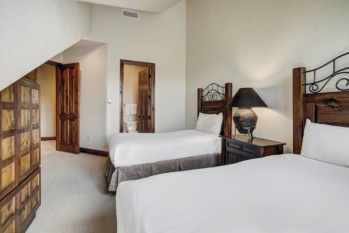 Room 93 of 493