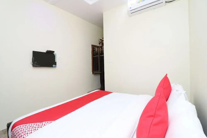 Room 4 of 11