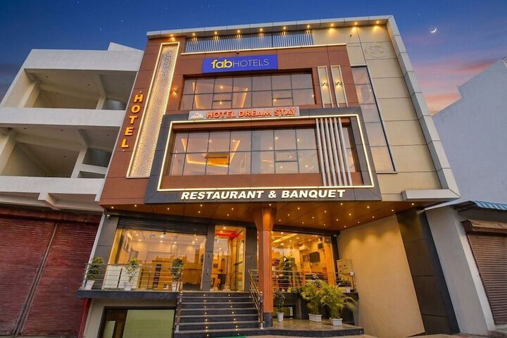 Fabhotel Dream Stay