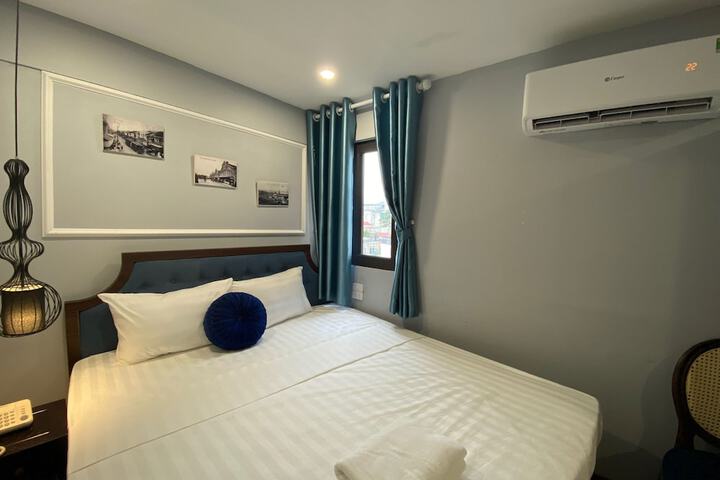 Room 9 of 14