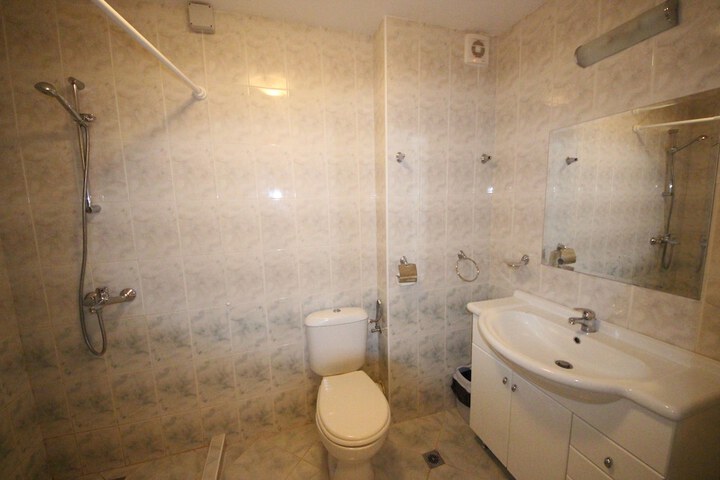 Room 115 of 177