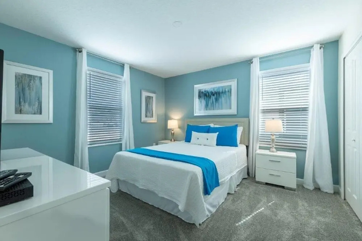 Room 4 of 32