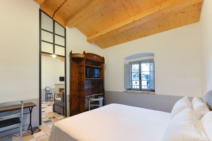 Room 4 of 50
