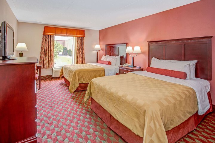 2 Queen Beds (5 of 6)